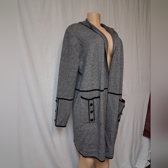 Romimona Black and White Knit Cardigan Size 3XL - Picture 13 of 16